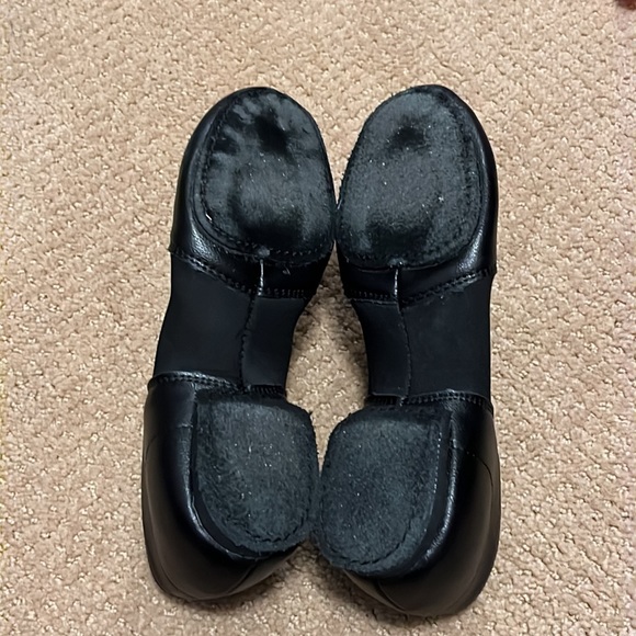 Black Jazz Shoes (size Big Kids 4). - Picture 3 of 5